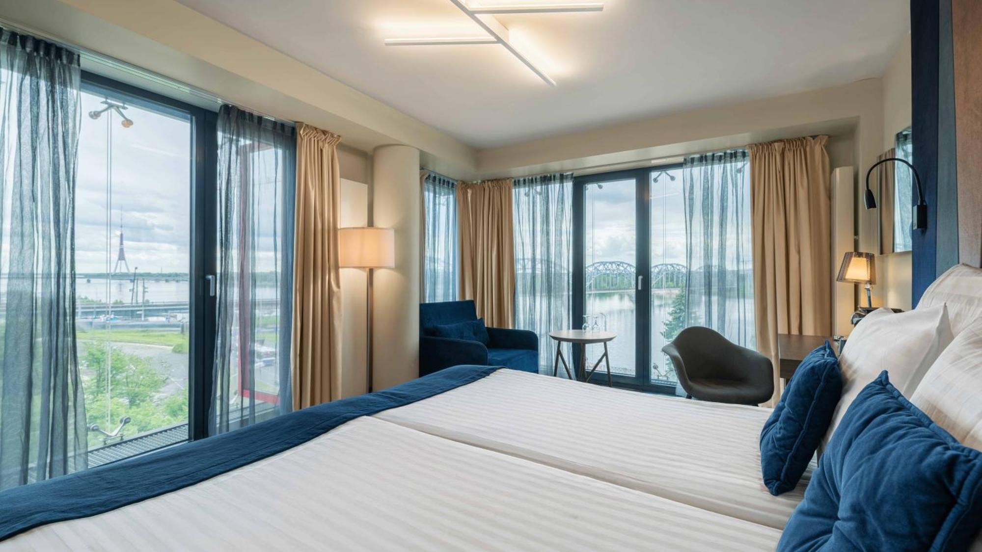 웰턴 리버사이드 스파 호텔 리가 외부 사진 Room with view of the Volga